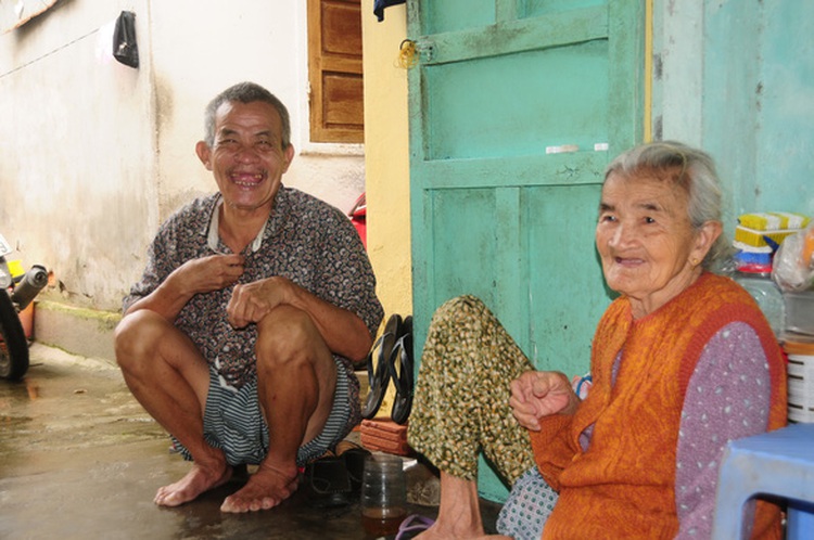 Buckets and a yoke: The last door-to-door water vendor in Vietnam's Hoi An
