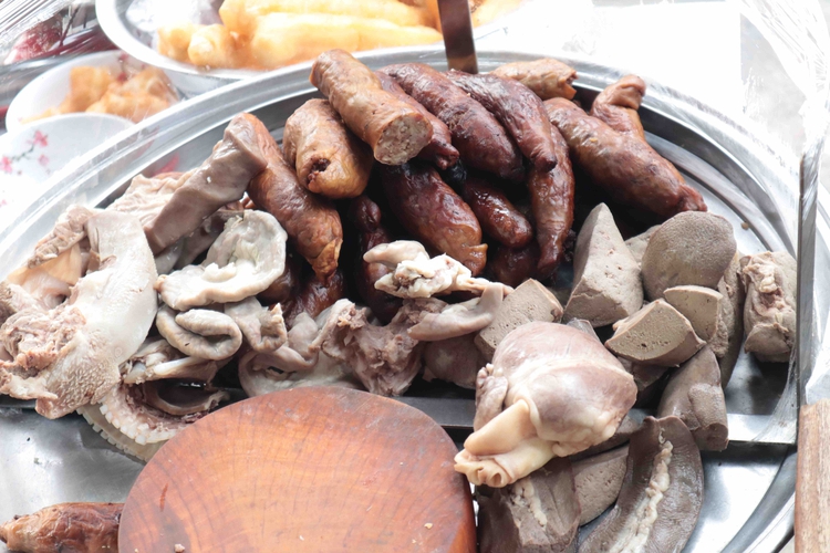 85-year-old porridge stall brings old school vibe to Saigon streets