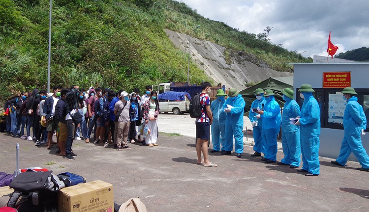 Vietnam records 9 imported COVID-19 cases, spends a month detecting zero community infections