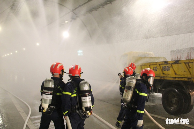 Fire drill takes place at parallel passage of Vietnam’s longest road tunnel before inauguration