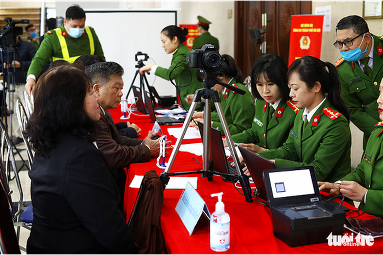 Hanoi begins chip-based ID card issuance
