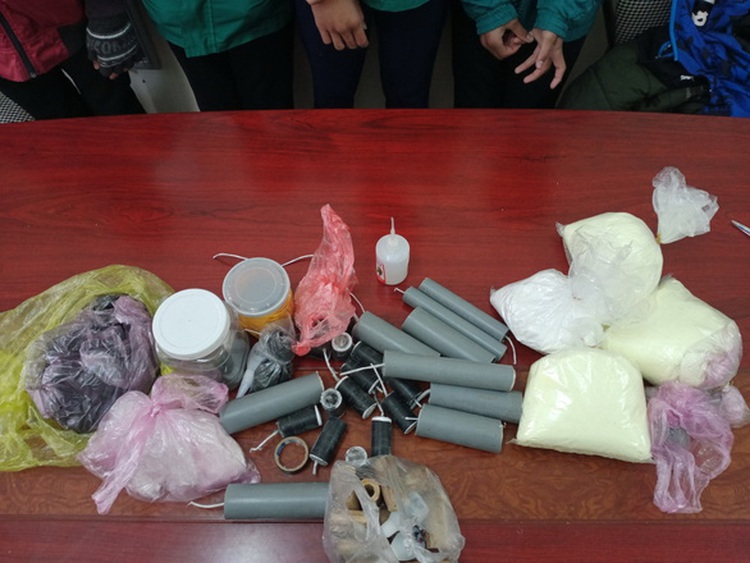 Student casualties from making handmade firecrackers sound alarm in Vietnam