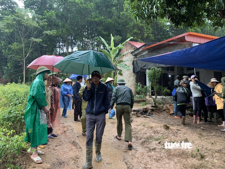 Man, two children found dead with suicide note in northern Vietnam
