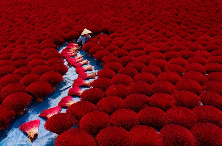 Ambitious female photographer with a desire to show Vietnam to the world