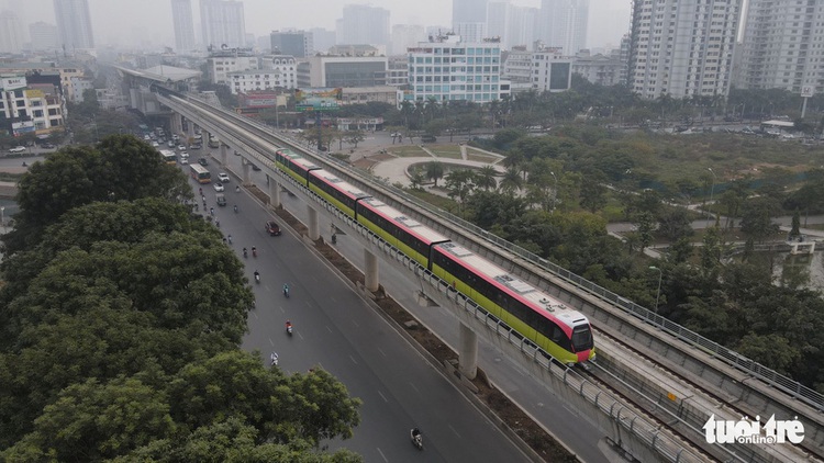 Public guests get first look of Hanoi’s third metro line train