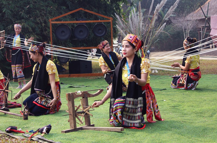 Hanoi culture-tourism village hosts ethnic people’s spring-welcoming activities