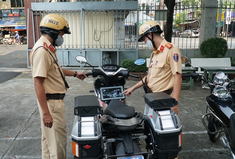 Ho Chi Minh City traffic police given special motorbikes with license plate identification system
