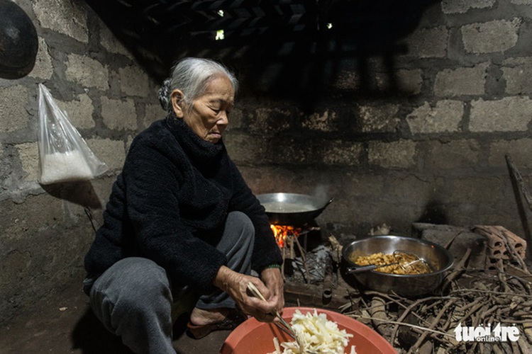 'Poor man’s candy' recipe sparks off Tet holiday spirit in Vietnam