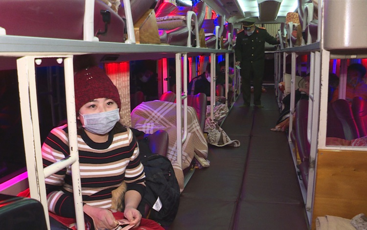 Vietnamese province tells students to stay home, suspends passenger transport following detection of COVID-19 case