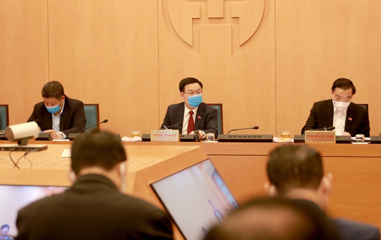 Hanoi conducts mass test for all entrants from COVID-19 epicenter