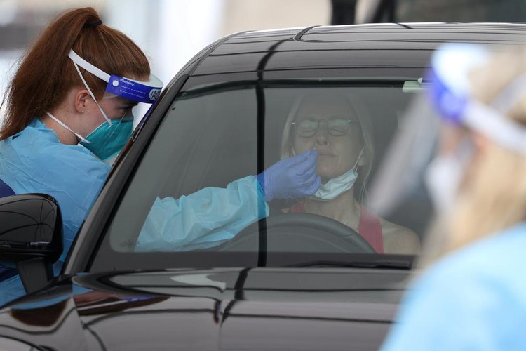 Australia reopens New Zealand 'travel bubble' after no new COVID-19 cases