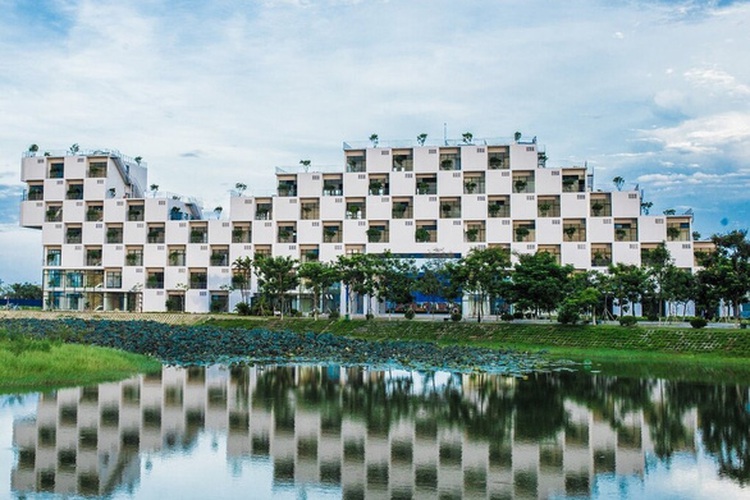 Private university in Hanoi on lockdown after student tests positive for COVID-19