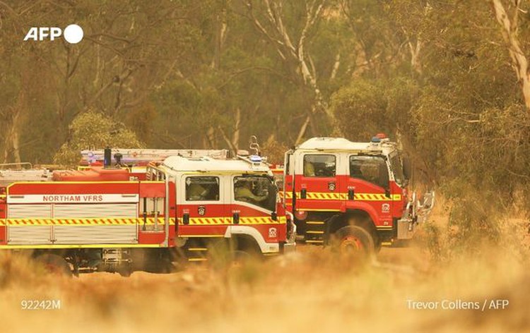 71 homes destroyed as Australia bushfire rages near locked-down Perth