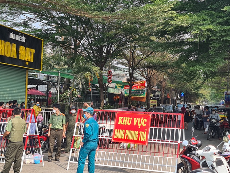 Two Chinese flee quarantine center in southern Vietnamese province