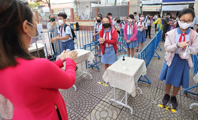 Many schools in Vietnam to resume classroom learning earlier than planned