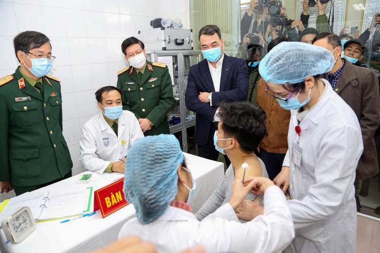 Vietnam’s health ministry lists target groups for upcoming COVID-19 vaccination