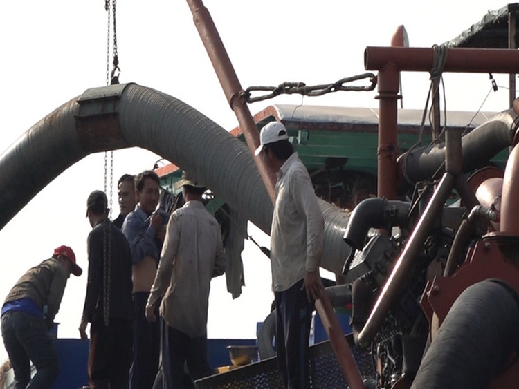 Massive boats dredge sand, threaten erosion on rivers in Vietnam’s Mekong Delta