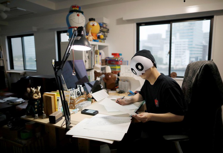 For manga's striving artists, success lurks online