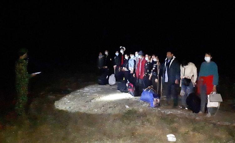 13 caught creeping into Vietnam from China