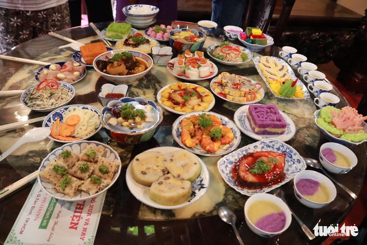 What are the major festivals in Vietnam?
