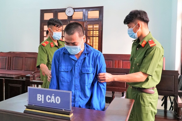 Vietnamese teacher jailed for molesting, having sex with ninth graders