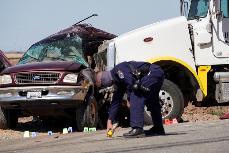 Thirteen die in collision of truck, crowded SUV near U.S.-Mexico border