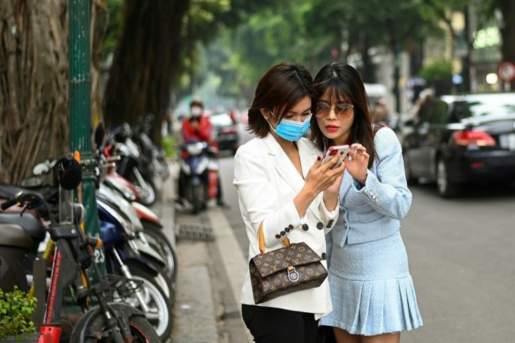 Instagram-ready: Vietnamese influencer teaches art of posing