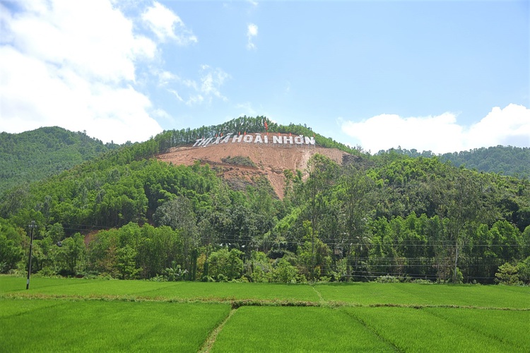 South-central Vietnamese town says to afforest after deforestation for landmark sign