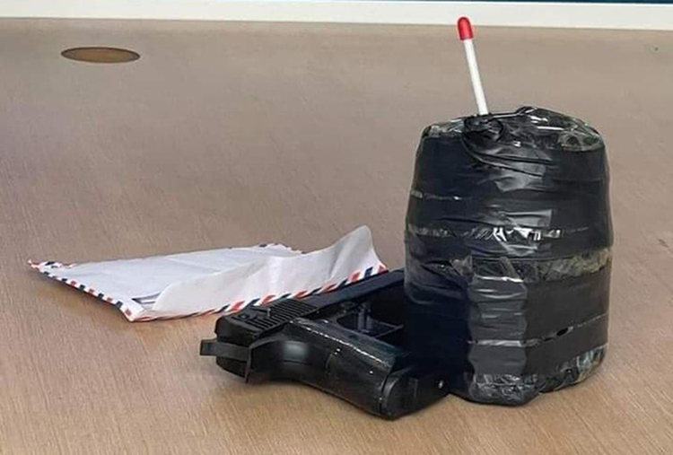 Man robs bank with gun, dynamite lookalikes in Hanoi