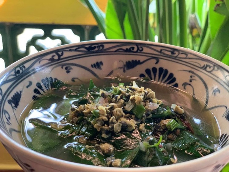 Central Vietnam’s baby mussels shine in simple cuisine