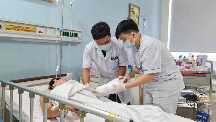 Ho Chi Minh City hospital successfully reattaches cut hands for two patients