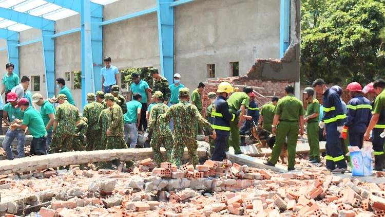 Defendants given suspended sentences over fatal construction wall collapse in Vietnam