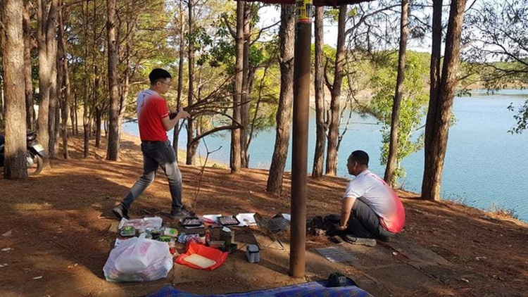 Vietnamese city runs out of hotel rooms due to crowds of marathon participants
