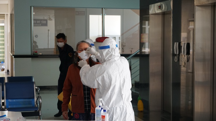 Vietnam successfully treats sickest COVID-19 patient