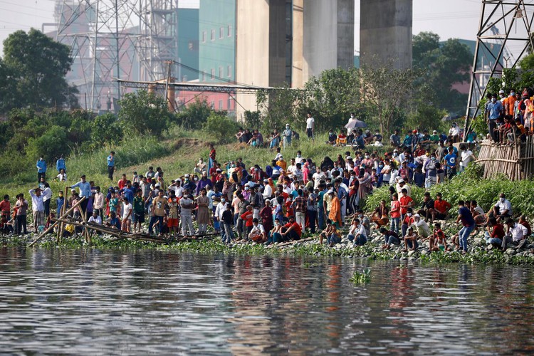 Bangladesh ferry sinks, five dead, many missing