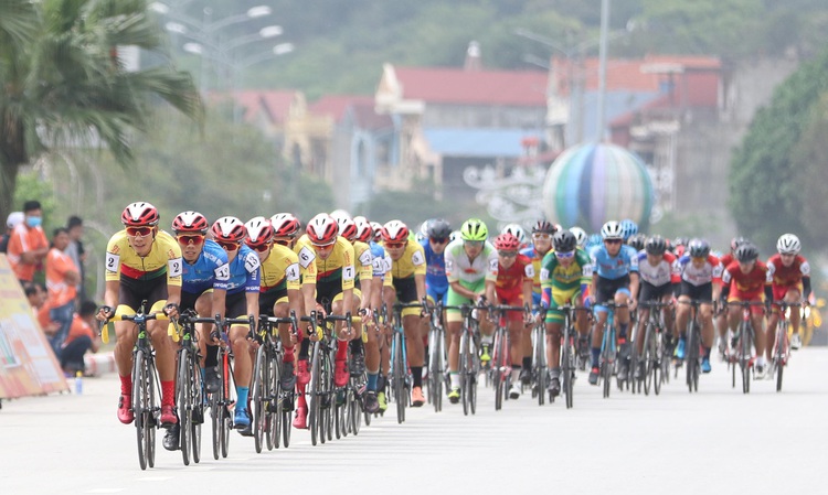 Spaniard wins 3rd stage of national cycling race in Vietnam