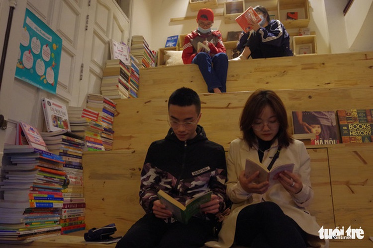 Hanoi man runs library to offer free English books to children to promote creativity