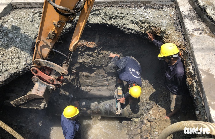 Dangerous sinkhole appears in Ho Chi Minh City