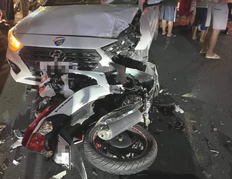 In Vietnam, man kills self in road crash after stabbing girlfriend to death