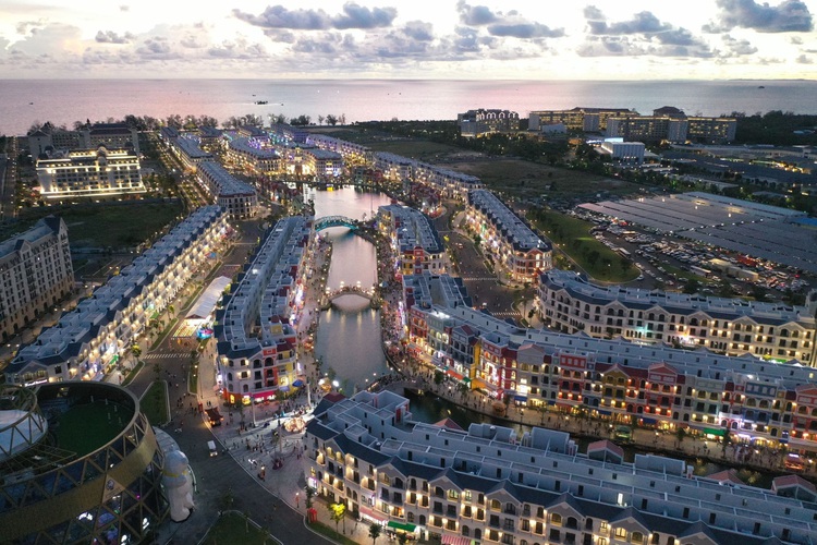 Vietnam’s first-ever ‘sleepless city’ officially opens on Phu Quoc Island