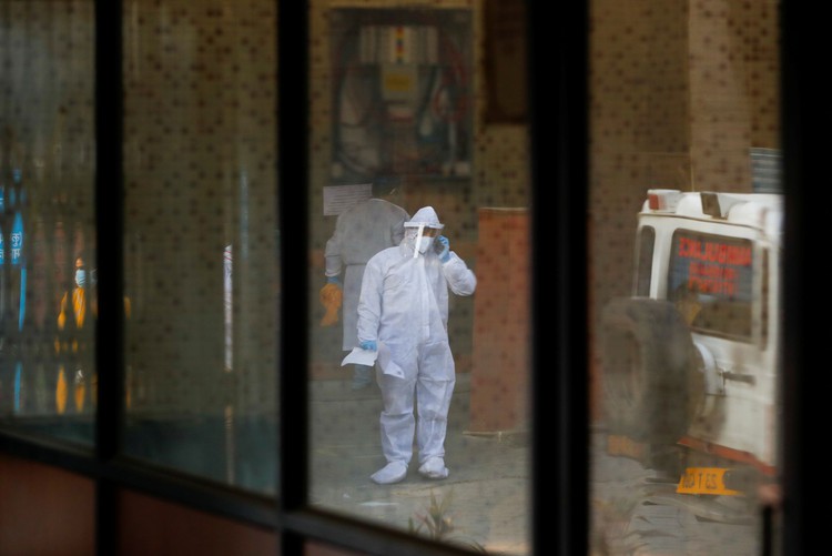 India coronavirus cases set new global record, U.S. readies help