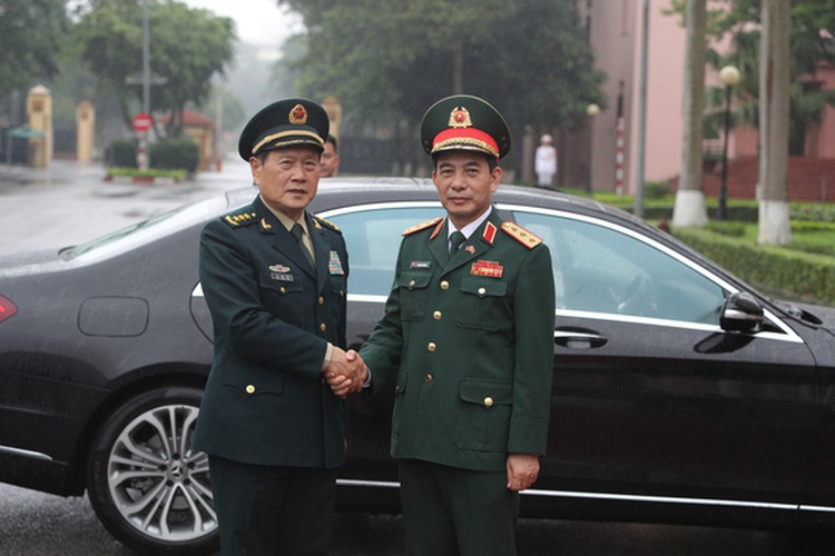 Vietnam defense minister underlines peaceful settlement of maritime disputes in meeting with China counterpart