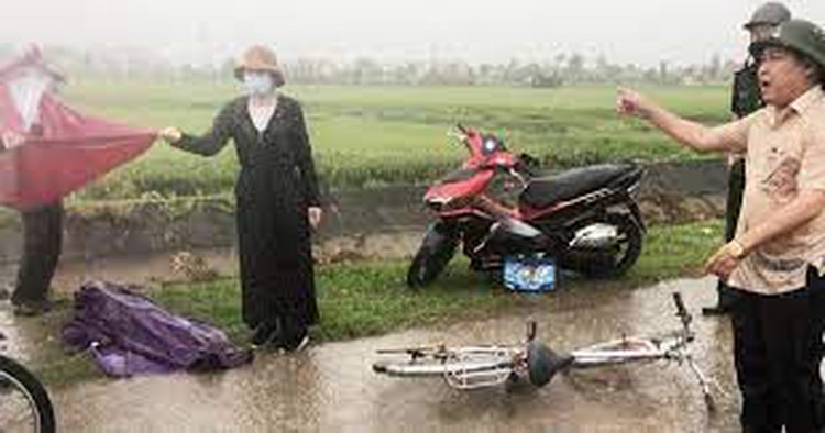 Lightning strike kills 4th grader cycling home from school in Vietnam