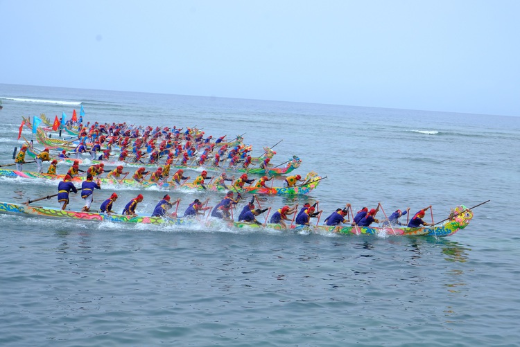 Island district’s century-old boat racing festival becomes Vietnam’s national heritage