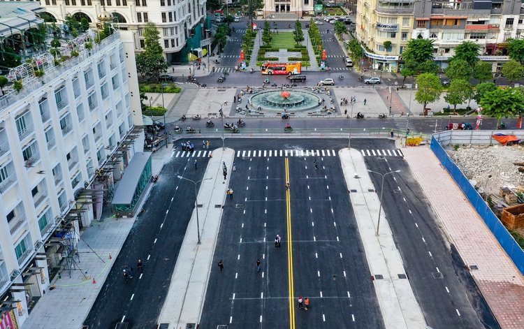 Metro construction barriers removed from street in downtown Ho Chi Minh City