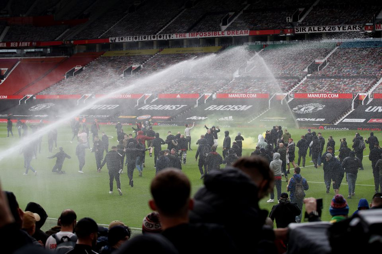 Man United-Liverpool match postponed after fans storm pitch