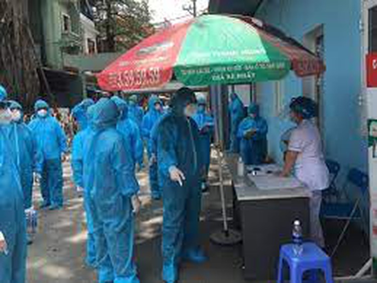 Doctor in Hanoi found infected with COVID-19