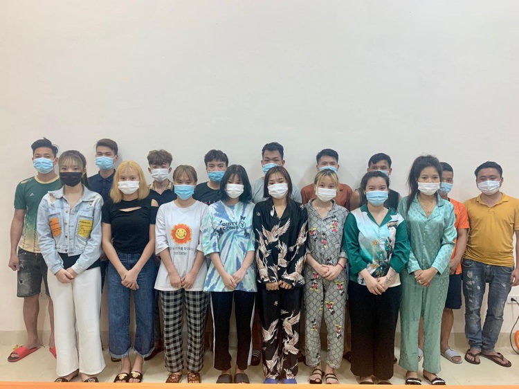 Ten caught using drugs at Hanoi karaoke shop despite ban