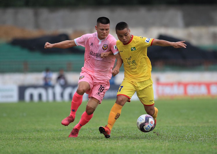 Vietnam suspends top-tier league because of players’ indirect contact with COVID-19 patient