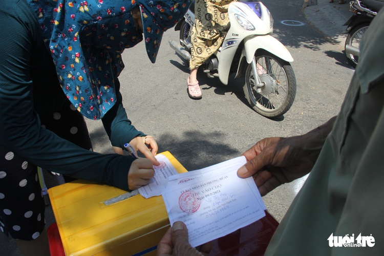 Vietnam’s Da Nang staggers market-going amidst rapid COVID-19 spread